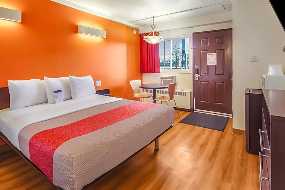 Motel 6-Lethbridge, AB