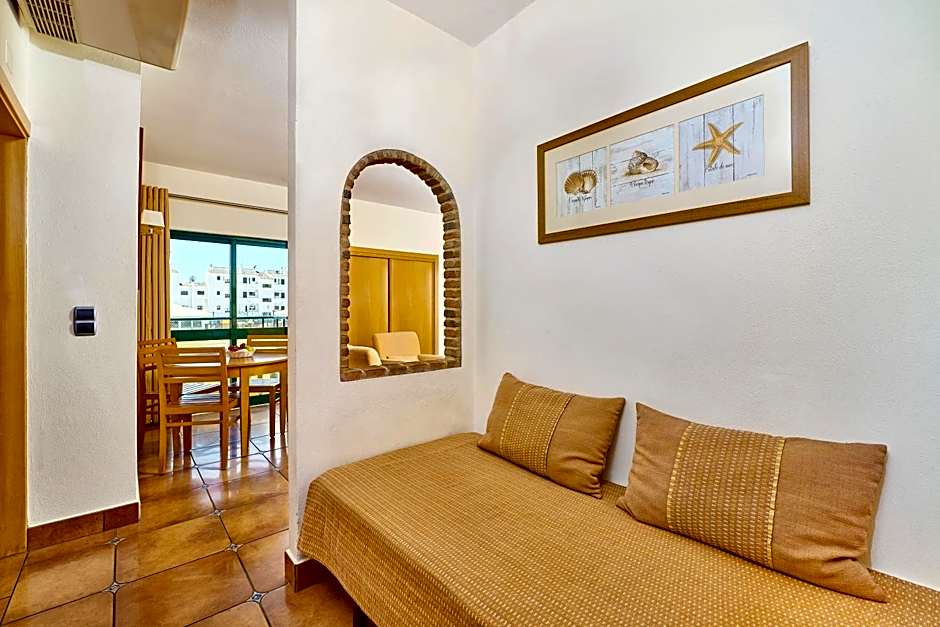 Oceanus Aparthotel