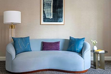 One-Bedroom Uptown King Suite - Club Level