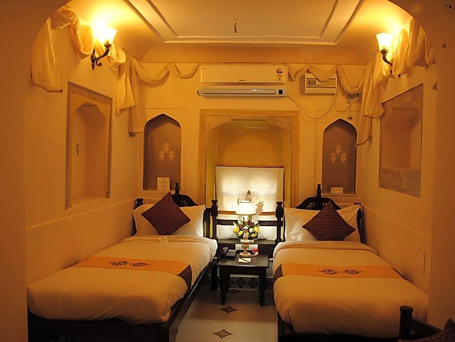 Hotel Sirsi Haveli