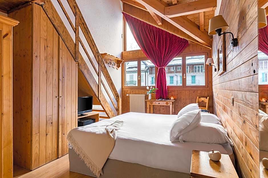 Photo 1 of 10 of Quintuple Room