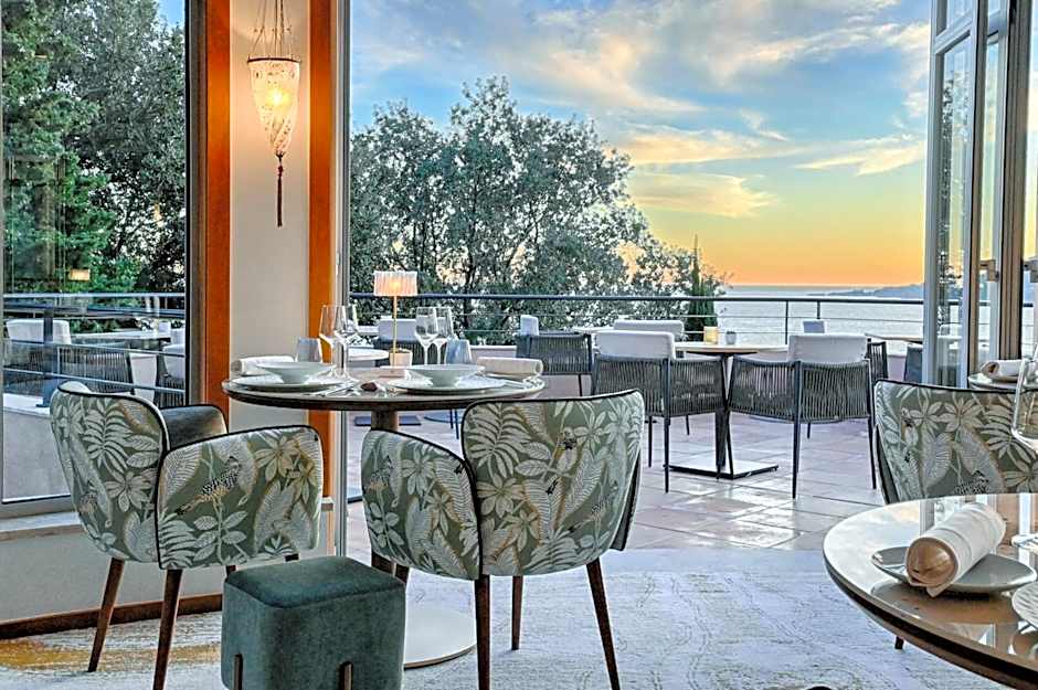 Tiara Miramar Beach Resort