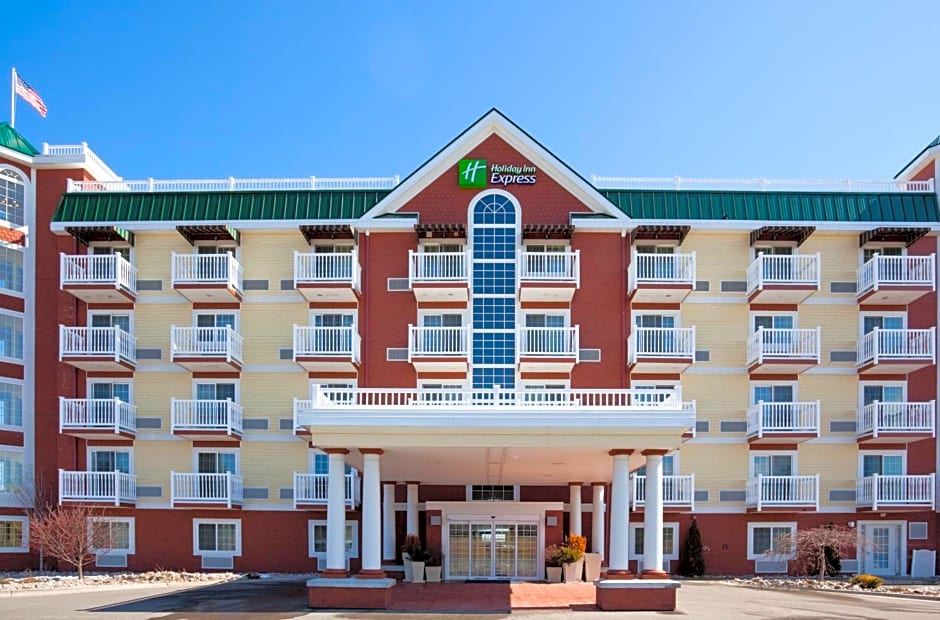 Holiday Inn Express Hotel & Suites Petoskey, an IHG Hotel