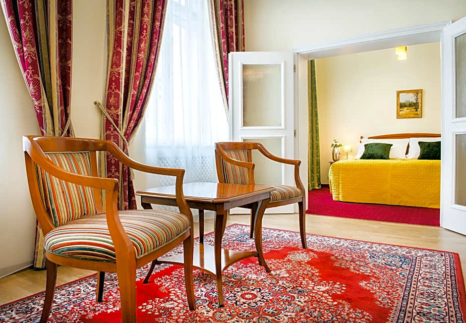 Photo 1 of 7 of Suite