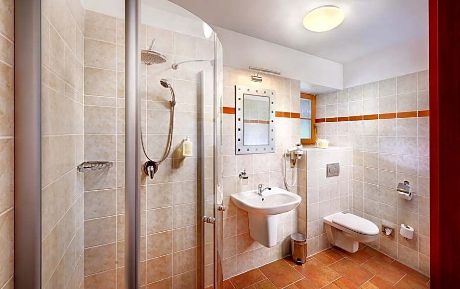 Green Inn Hotel