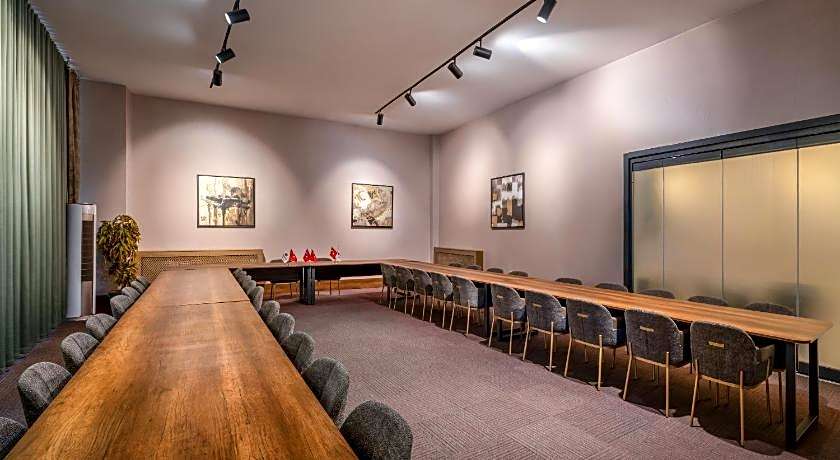 Best Western Premier Hidden Hills Hotel