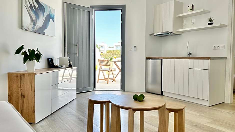 Anita Rooms & Suites Milos