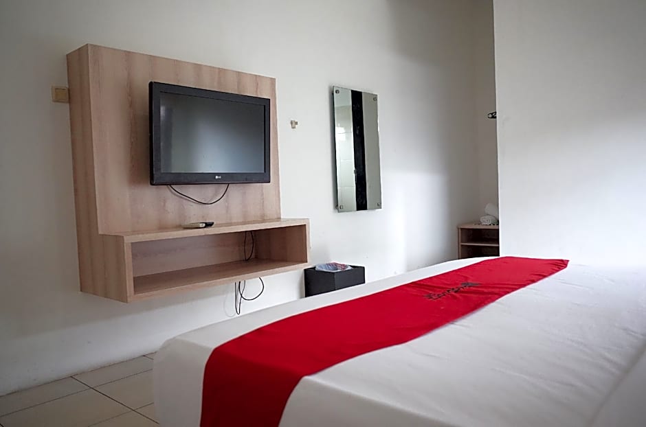 RedDoorz near Taman Kota Lapang Merdeka Sukabumi