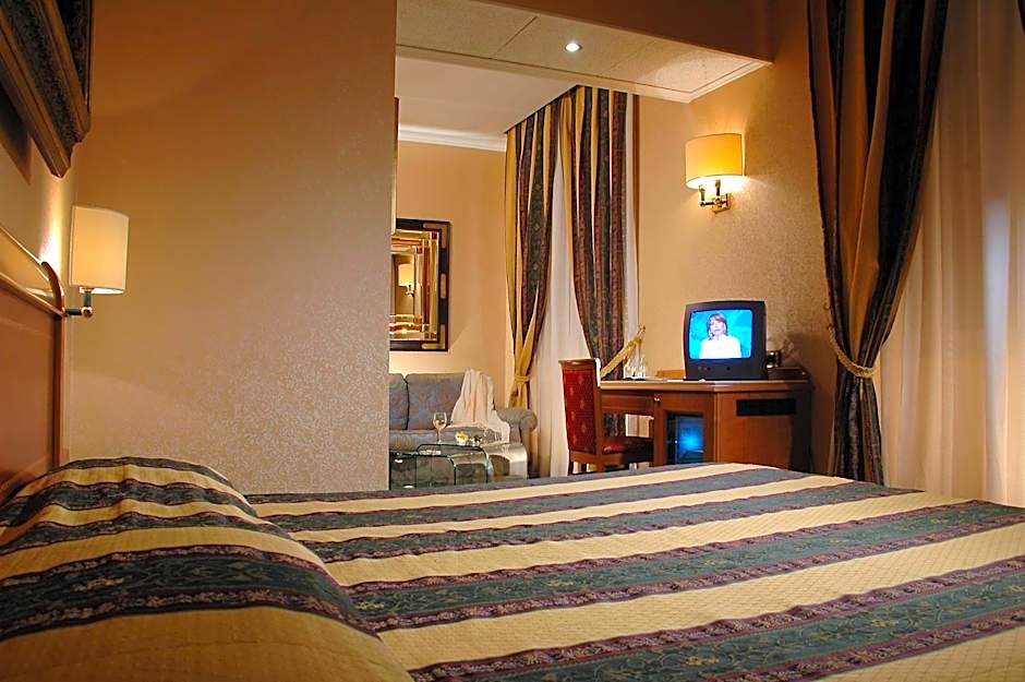 Photo 1 of 5 of Suite