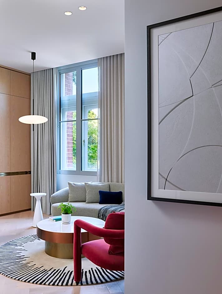 Lanson Place Parliament Gardens