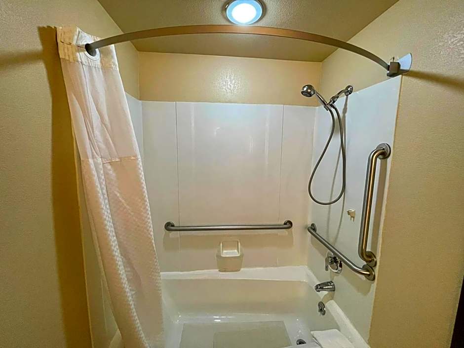 Super 8 by Wyndham Macon