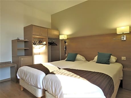 Twin Room with Shower