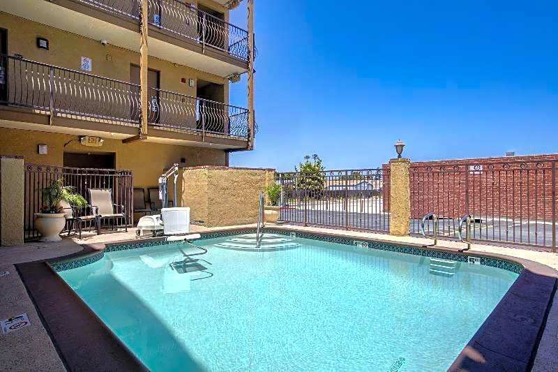 Super 8 Motel - Westminister