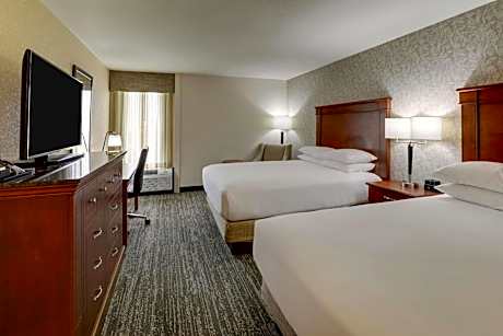 Deluxe Queen Room with Two Queen Beds - Accessible, Tub