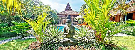 VILLA LE PETIT LEON "Authentic Traditional Wooden House"