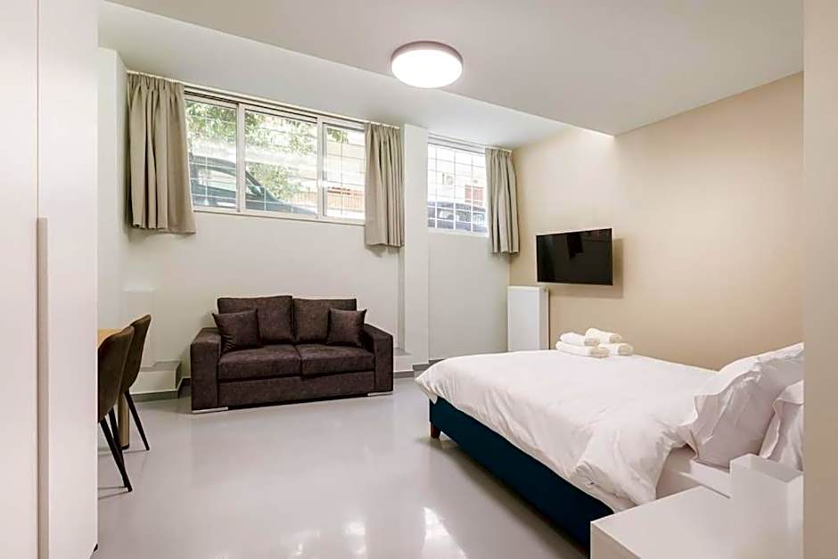 Snug studio apartment with shared garden IV