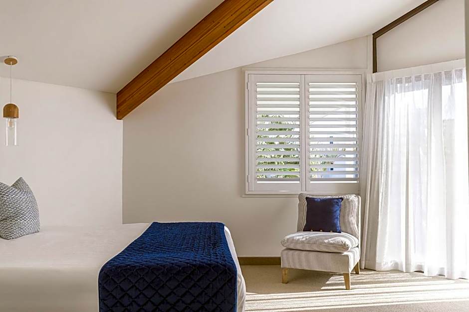 Waves Hotel Byron Bay