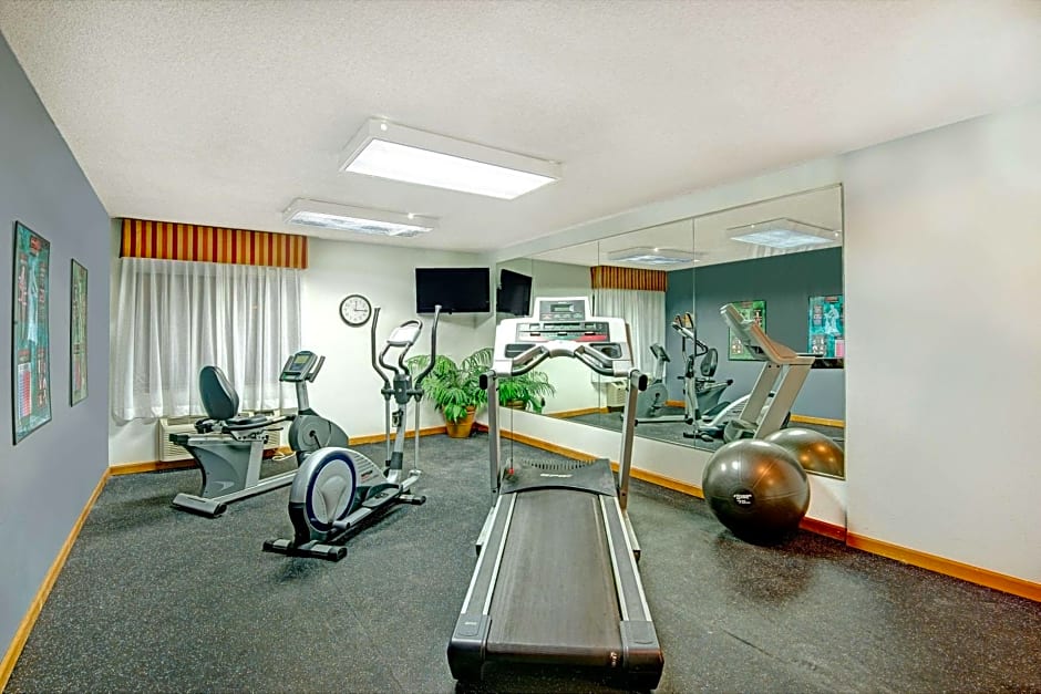 Days Inn & Suites by Wyndham Kansas City - Royals Stadium