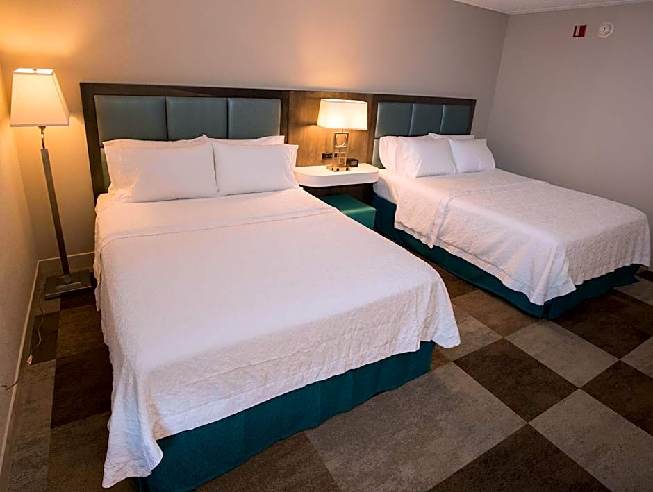 Photo 1 of 7 of 2 Queen Beds, Mobility Accessible, Bathtub