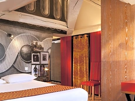 Double or Twin Room View On Seine Or Notre Dame