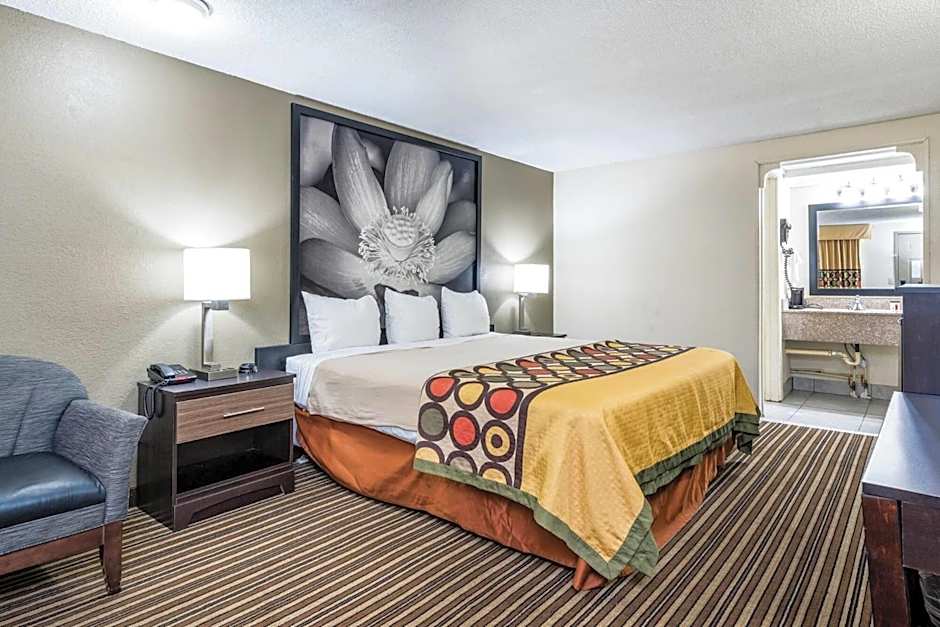 Super 8 by Wyndham Monroe