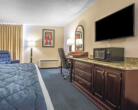 King Room with Accessible Tub- Non-Smoking