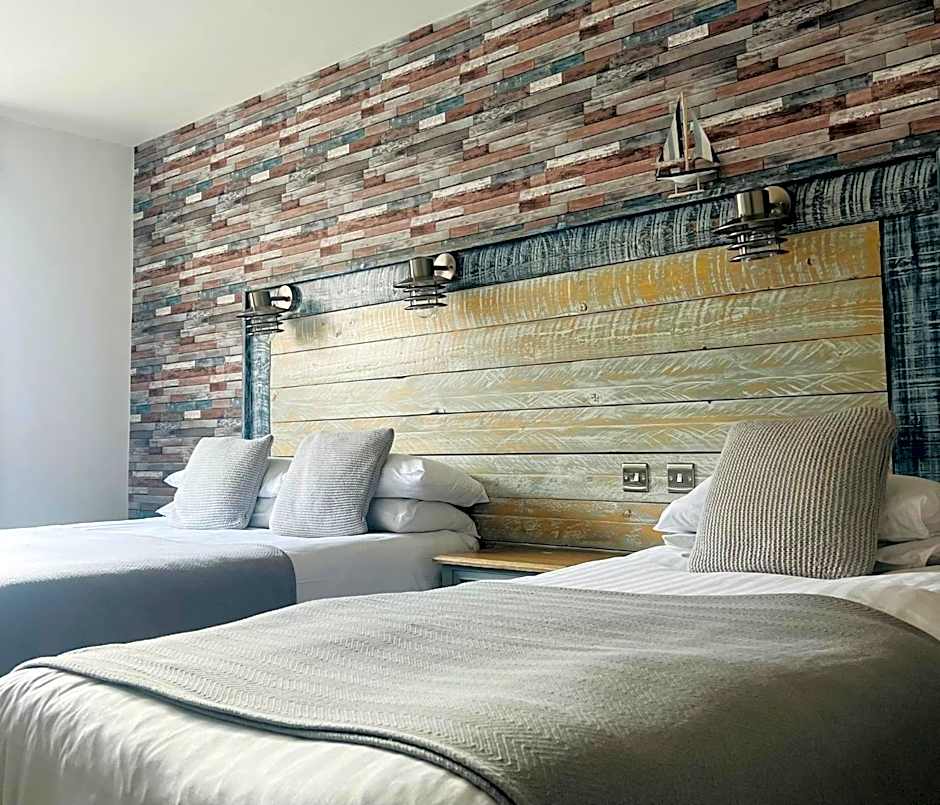 Inn On The Prom At The Fernlea Hotel