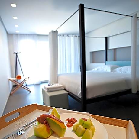 Standard Room with Port View