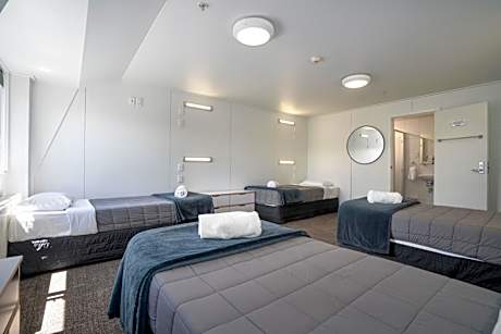 Quadruple Room with Private Bathroom