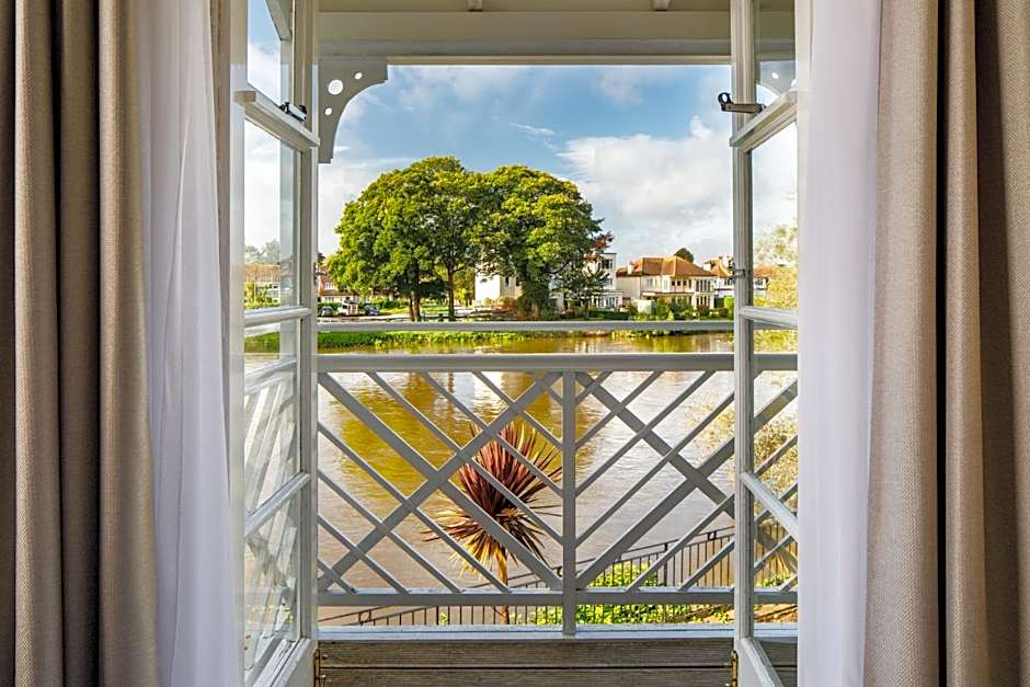 Sunday London Staines-upon-Thames Heathrow T5