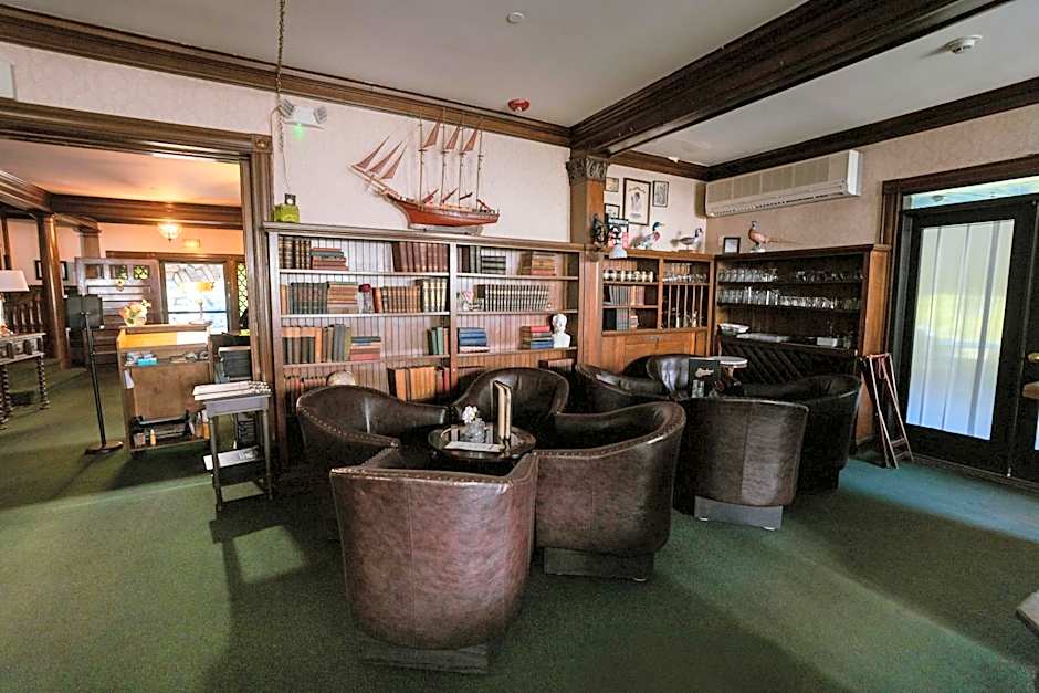 Stonehurst Manor Breakfast & Dinner Included