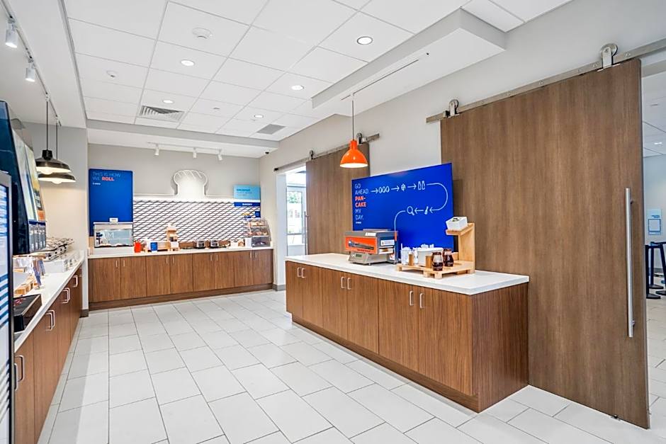 Holiday Inn Express & Suites Cedar Rapids NW - Marion By IHG