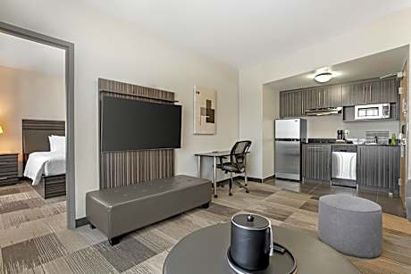 Suite-1 King Bed Non-Smoking One Bedroom Sofabed Full Kitchen Wi-Fi Full Breakfast