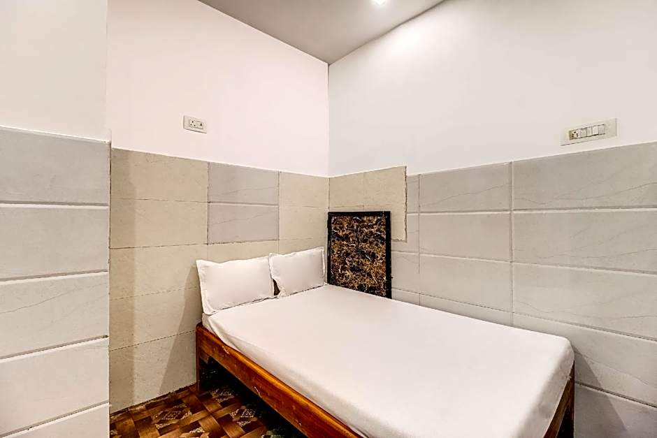 Sargam Lodging And Boarding by OYO Rooms – Bombay/ Mumbai, KY