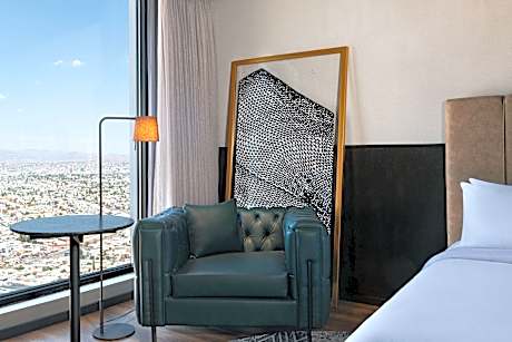 Accessible Guest room, 1 Queen to 1 King and 1 Queen, City view
