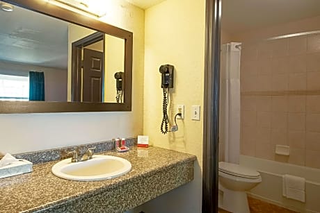 2 Queen Beds, Suite, No Smoking