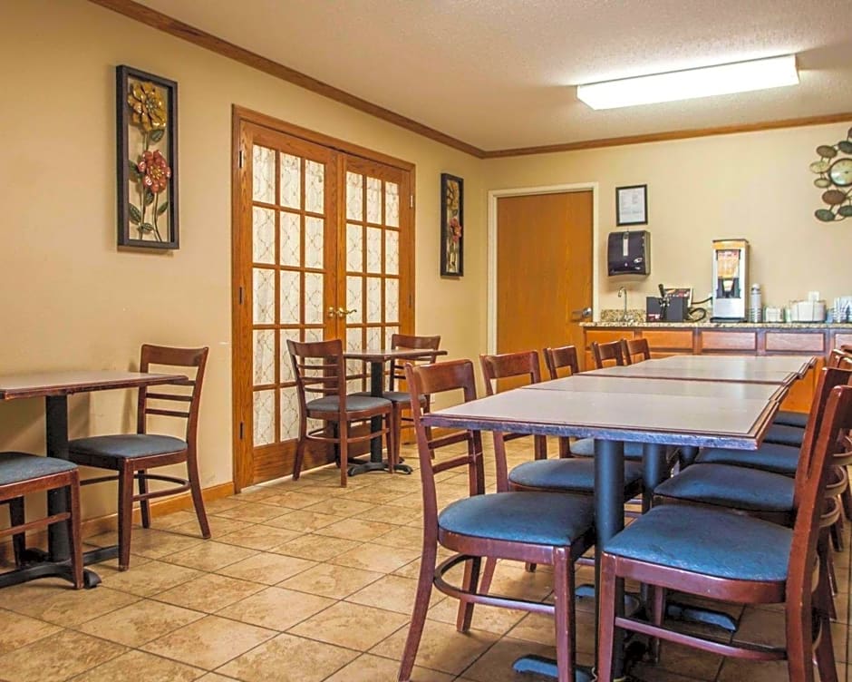 Quality Inn & Suites Eldridge Davenport North