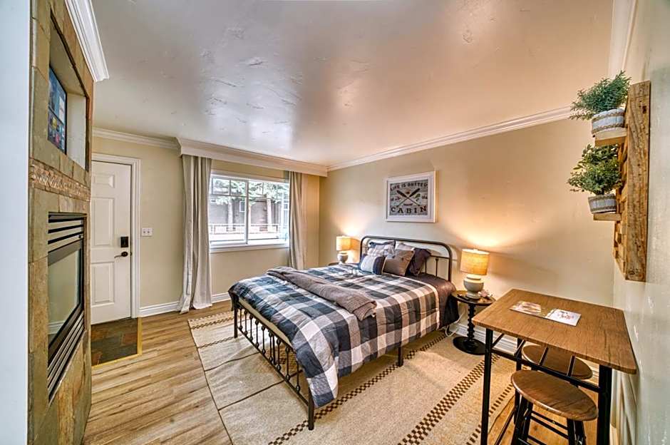 Moose and Maple Lodge