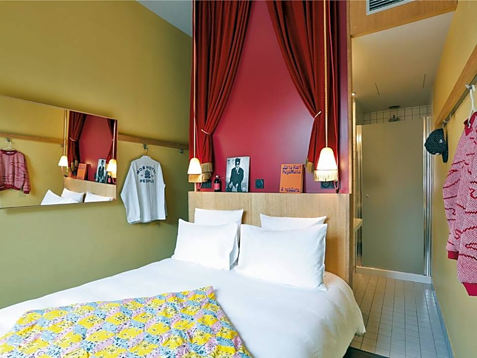 MOB HOTEL Paris Les Puces