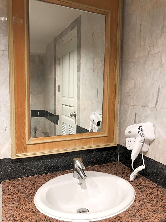 Saffron Hill Minburi