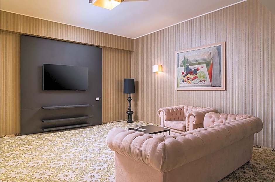 Crystal Palace Hotel