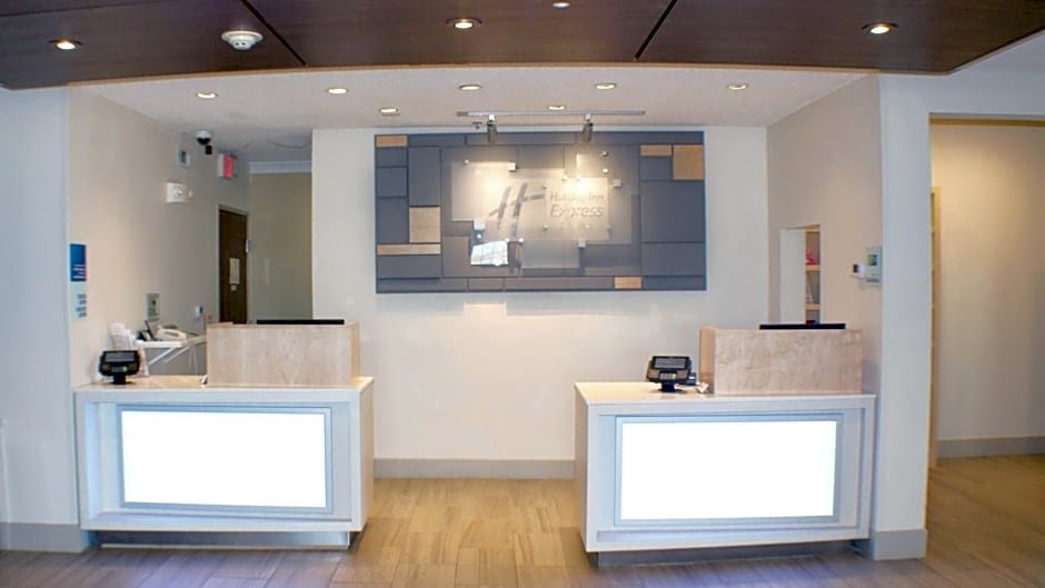 Holiday Inn Express Hotel & Suites Plainview By IHG