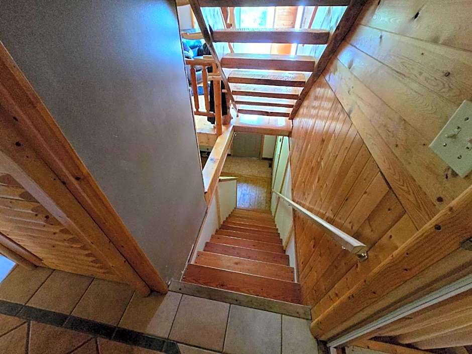 Rustic Executive Cabin at Beaverfoot