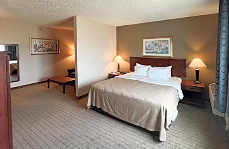 King Suite - Non-Smoking