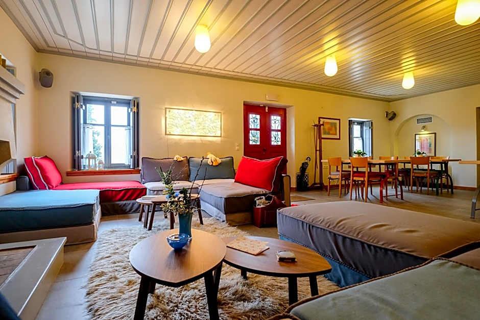 Kyriaki Guesthouse & Suites