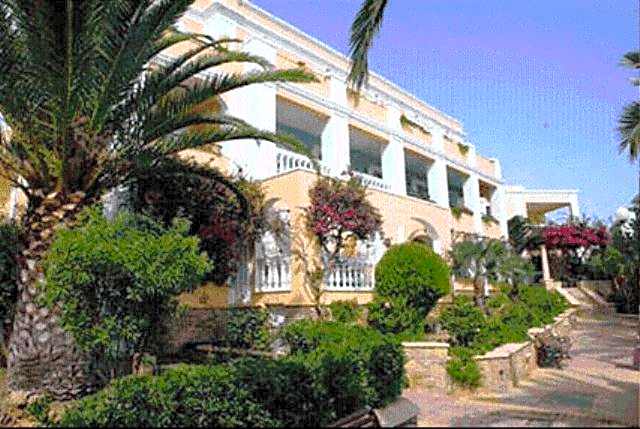 Crithoni's Paradise Hotel