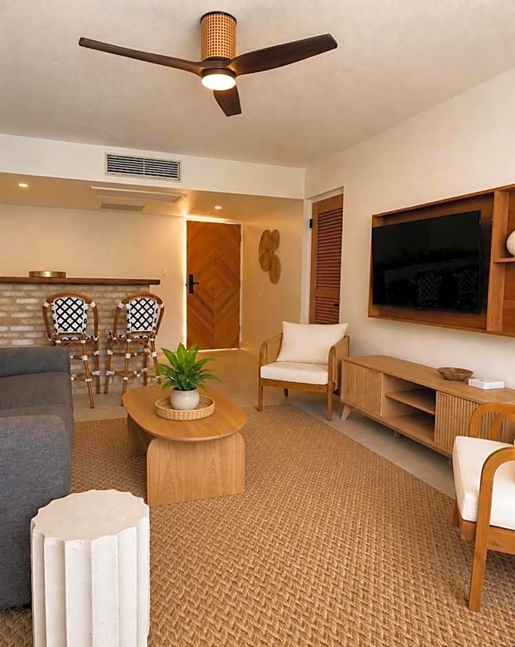 Hotel On The Cay