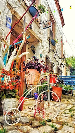 Lilyum Alaçatı - Taş Ev