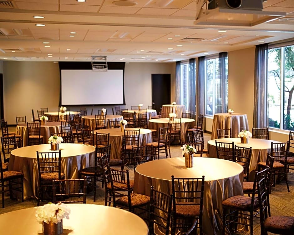 Hyatt Place Las Vegas at Silverton Village