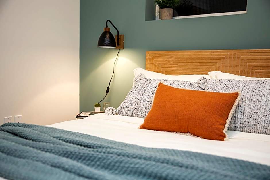 The Stellar Condo - Cozy 2 Bedroom with Hot Tub